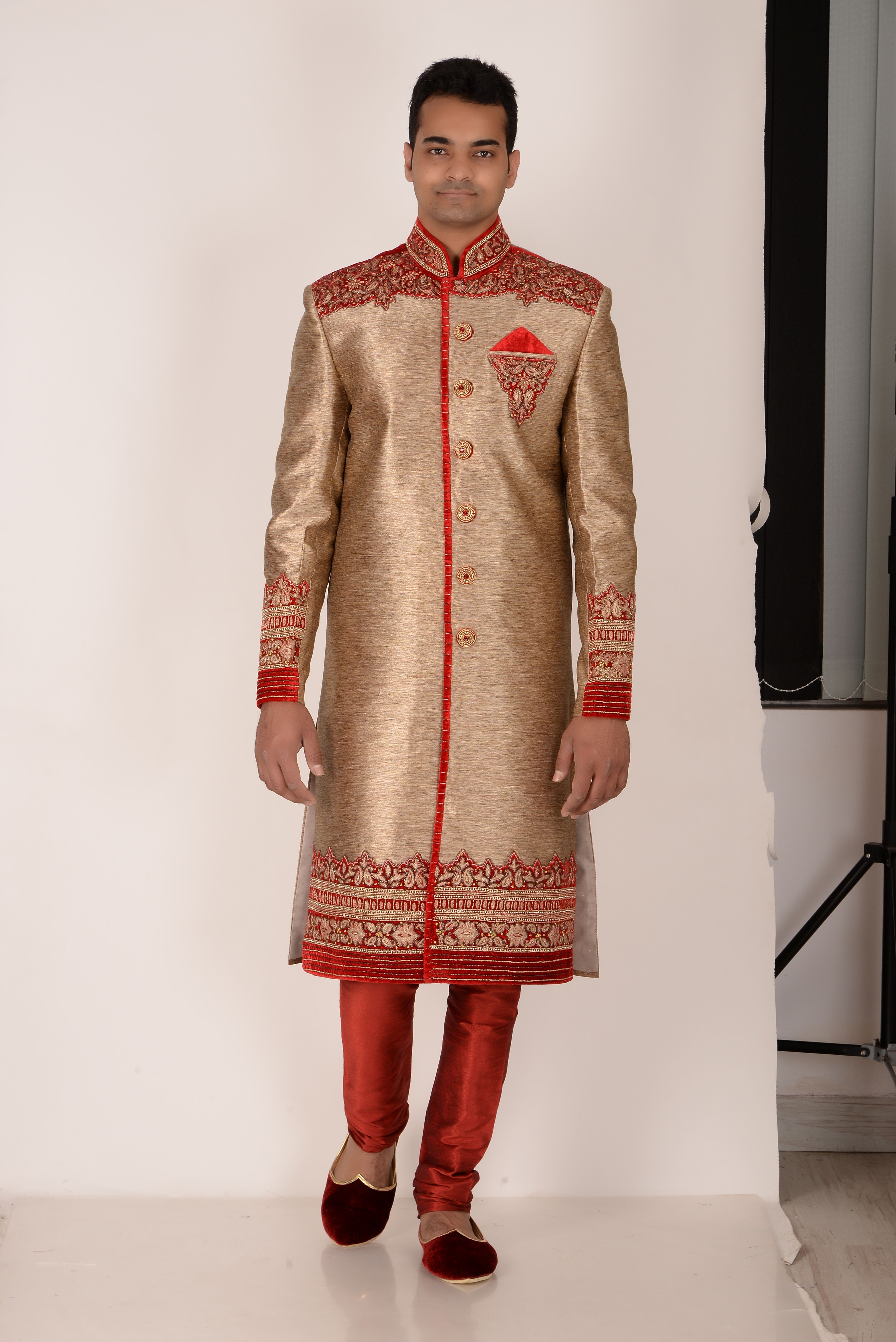 Sheriff Men’s Indian Sherwani Set – Gold & Red Embroidered Wedding Outfit with Churidar Pants & Mojari Shoes – Ethnic Groom Wear