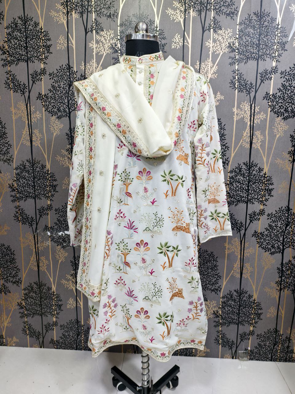 Men’s Embroidered White Kurta Pajama with Dupatta | Wedding, Festive & Party Wear | Sheriff Sherwani Jaipur